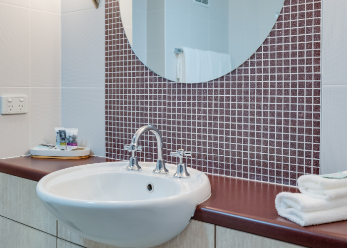 Mercure-Albury-_-Deluxe-Spa-Suite-11