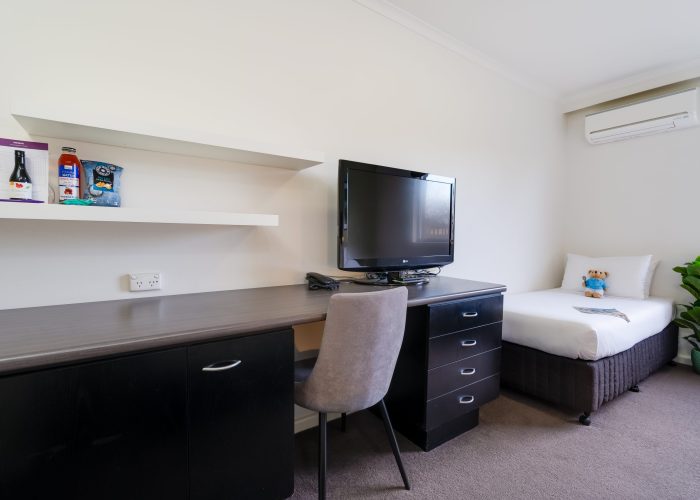 Mercure Albury_ Superior Queen and Two Single Photo 2